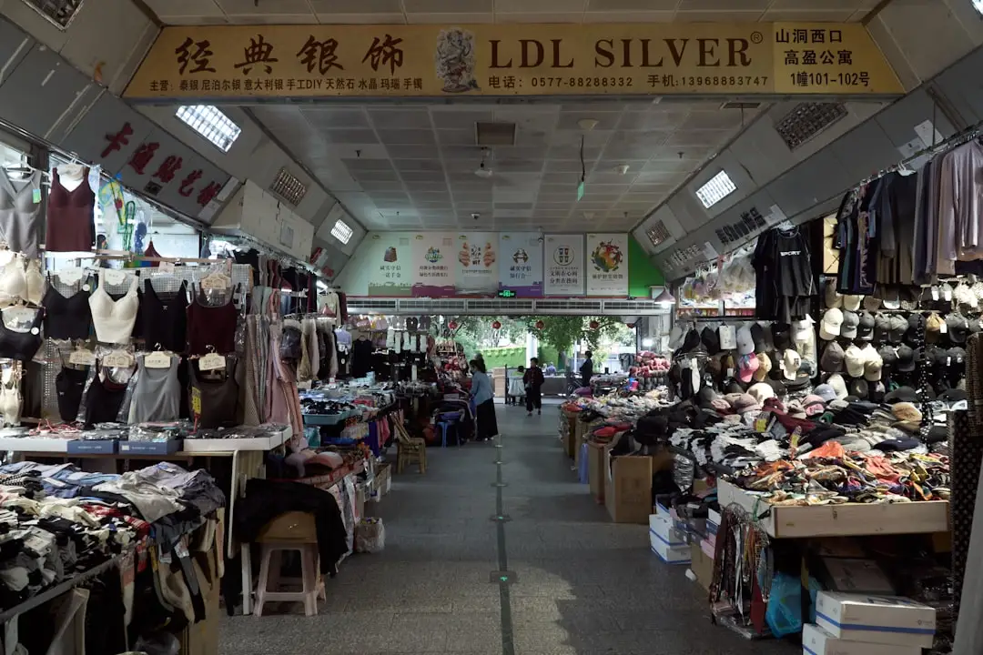 毛发再生技术前沿：从FUE到微针植发的演进路径